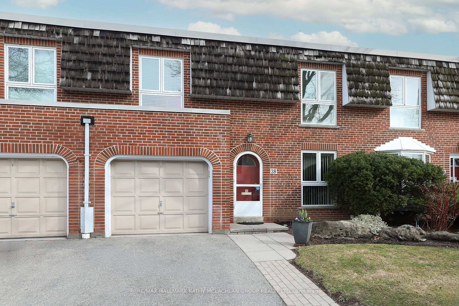 38-crimson-millway-north-york-ontario-c13072598