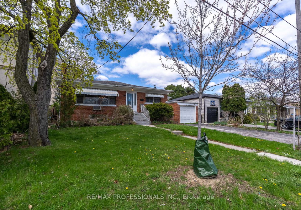 90-baycrest-avenue-toronto-ontario-c13072856