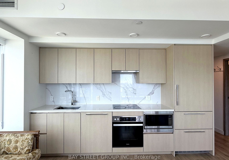 3-concord-cityplace-way-toronto-ontario-c13073094