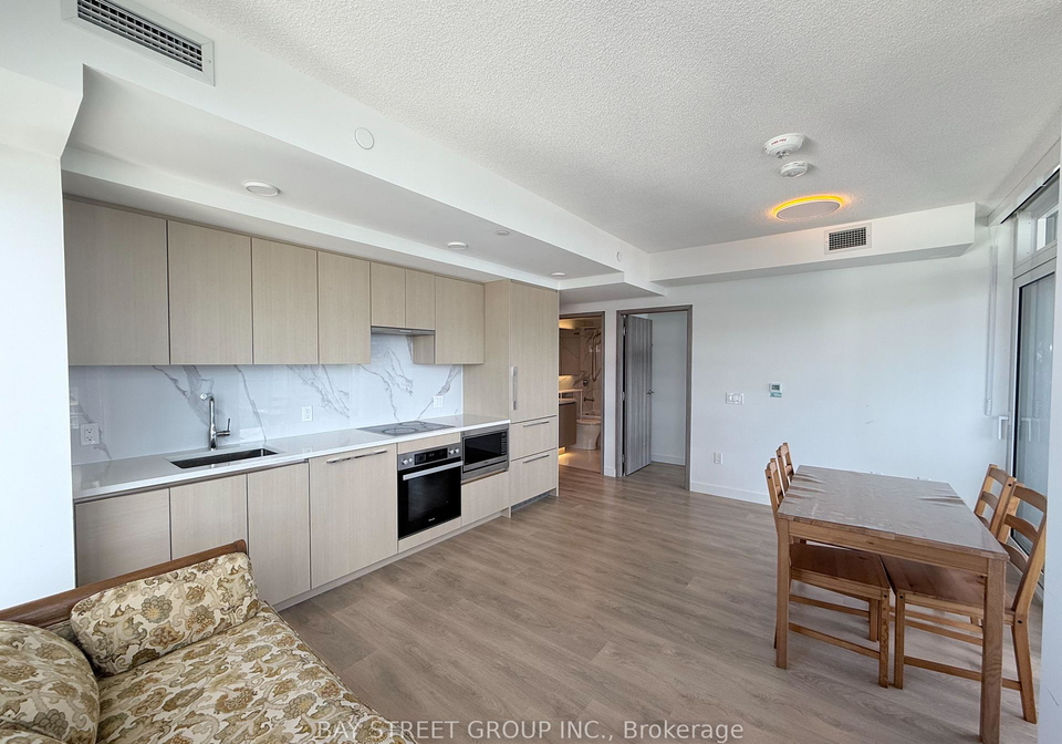 3-concord-cityplace-way-toronto-ontario-c13073094