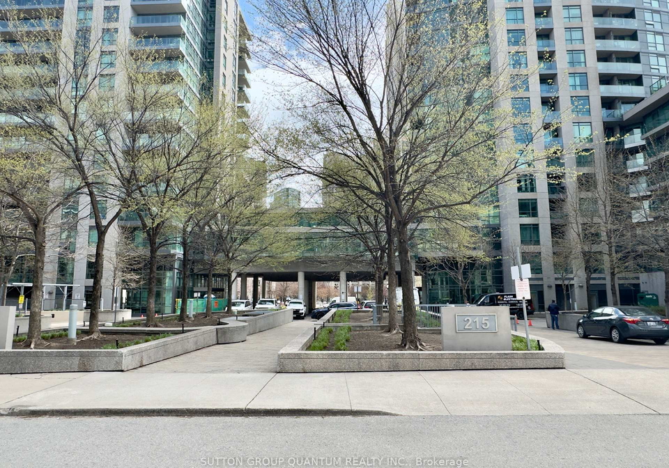 215-fort-york-boulevard-toronto-ontario-c13073298