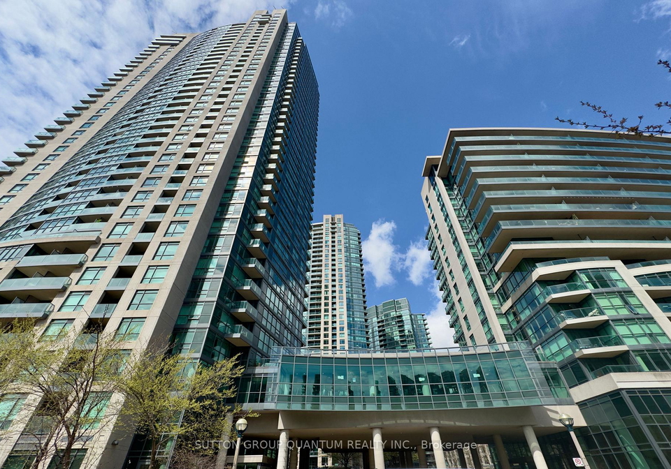 215-fort-york-boulevard-toronto-ontario-c13073298