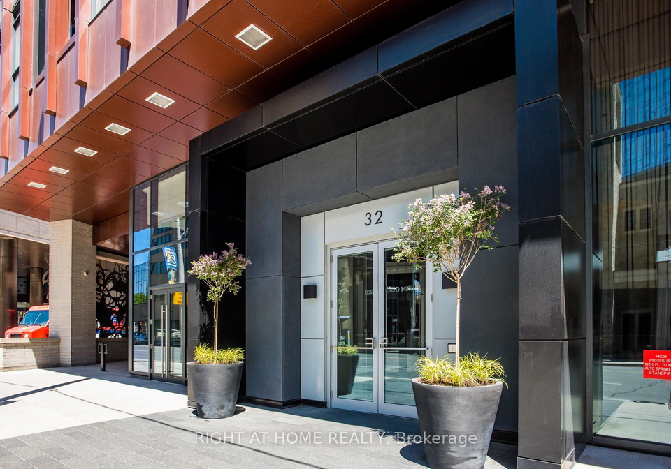 32-davenport-road-toronto-ontario-c13073550