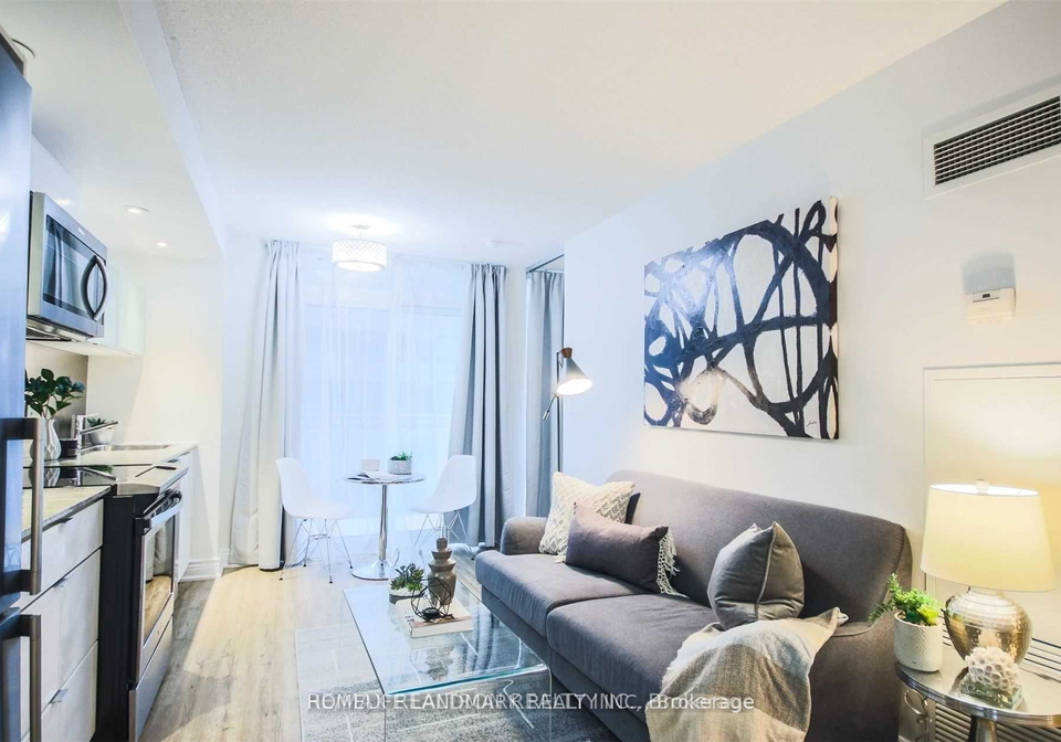 4k-spadina-avenue-toronto-ontario-c13073578