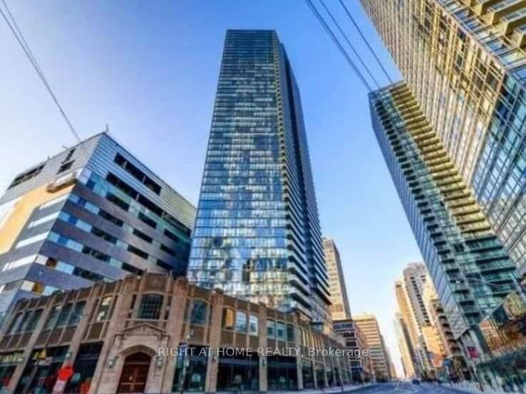 832-bay-street-toronto-ontario-c13073630