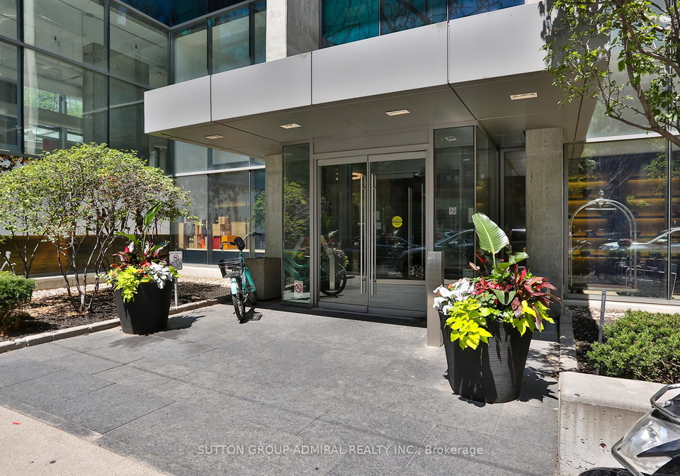 38-grenville-street-toronto-ontario-c13074366