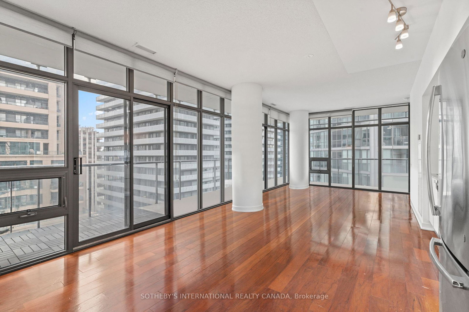 33-charles-street-e-toronto-ontario-c13074670