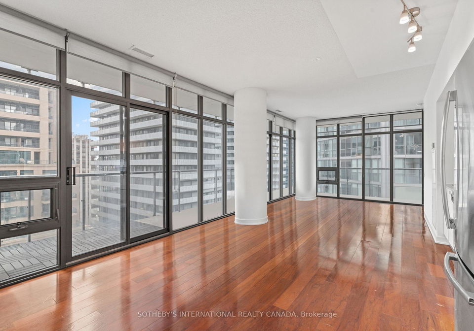 33-charles-street-e-toronto-ontario-c13074670