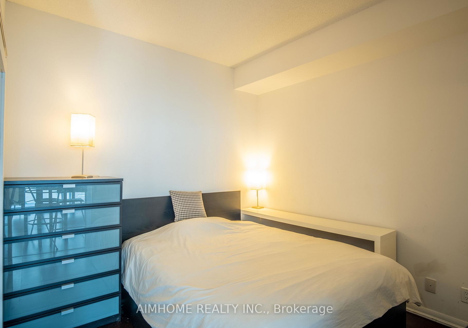 832-bay-street-toronto-ontario-c13075000