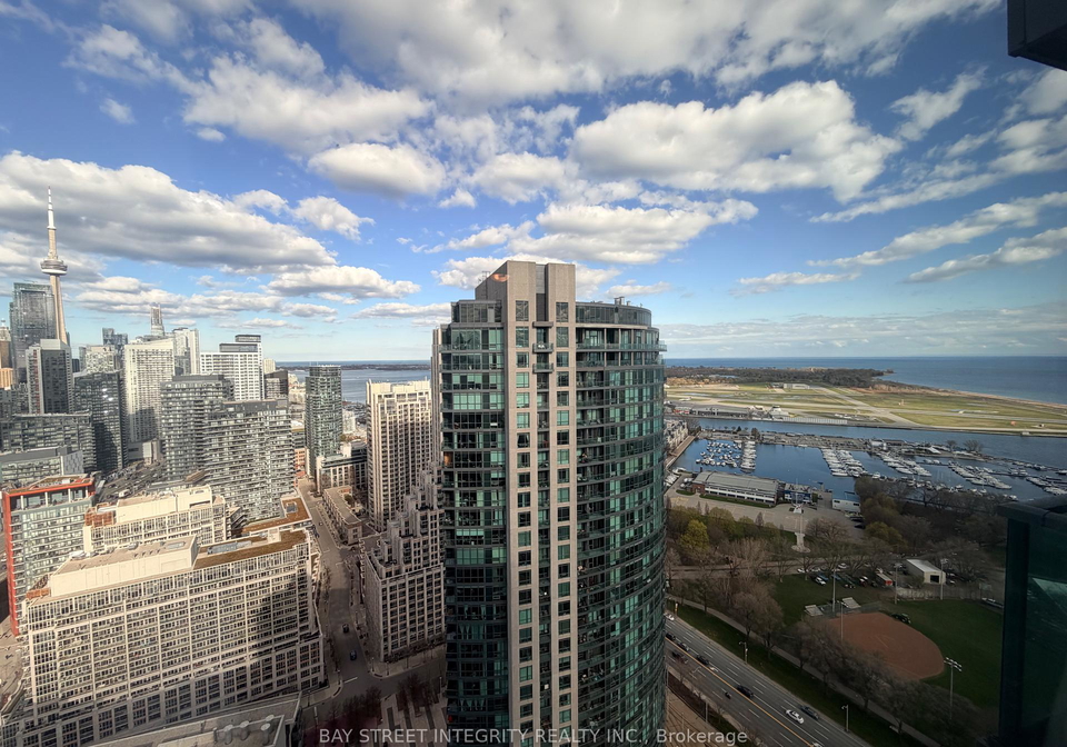 219-fort-york-boulevard-toronto-ontario-c13075008