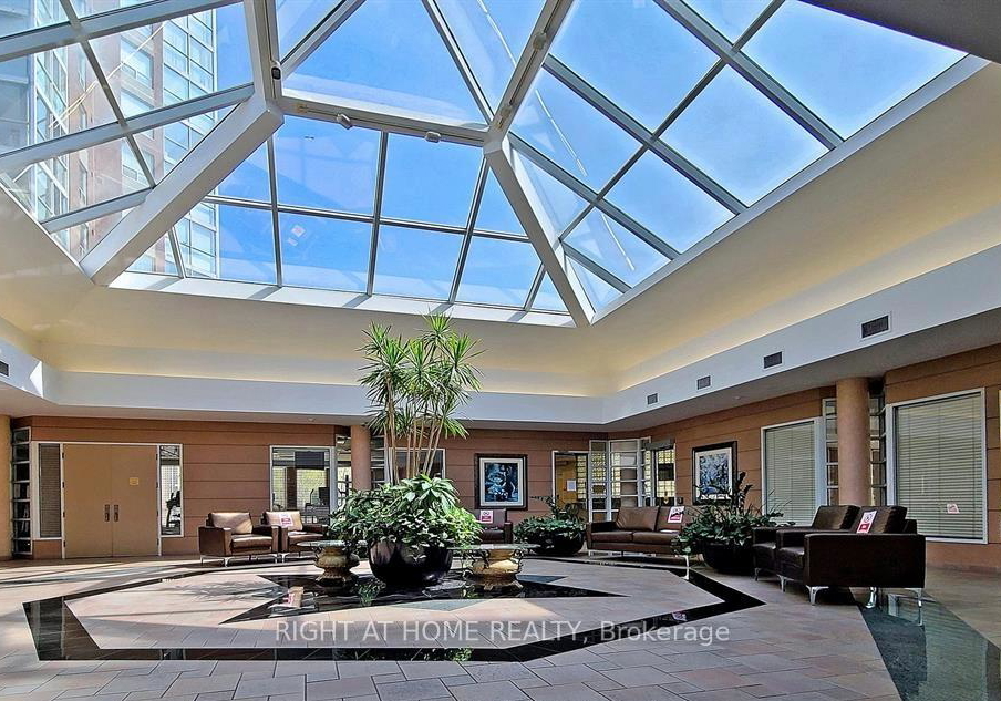 5-concorde-place-north-york-ontario-c13075478