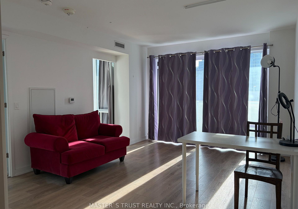 501-yonge-street-toronto-ontario-c13075608