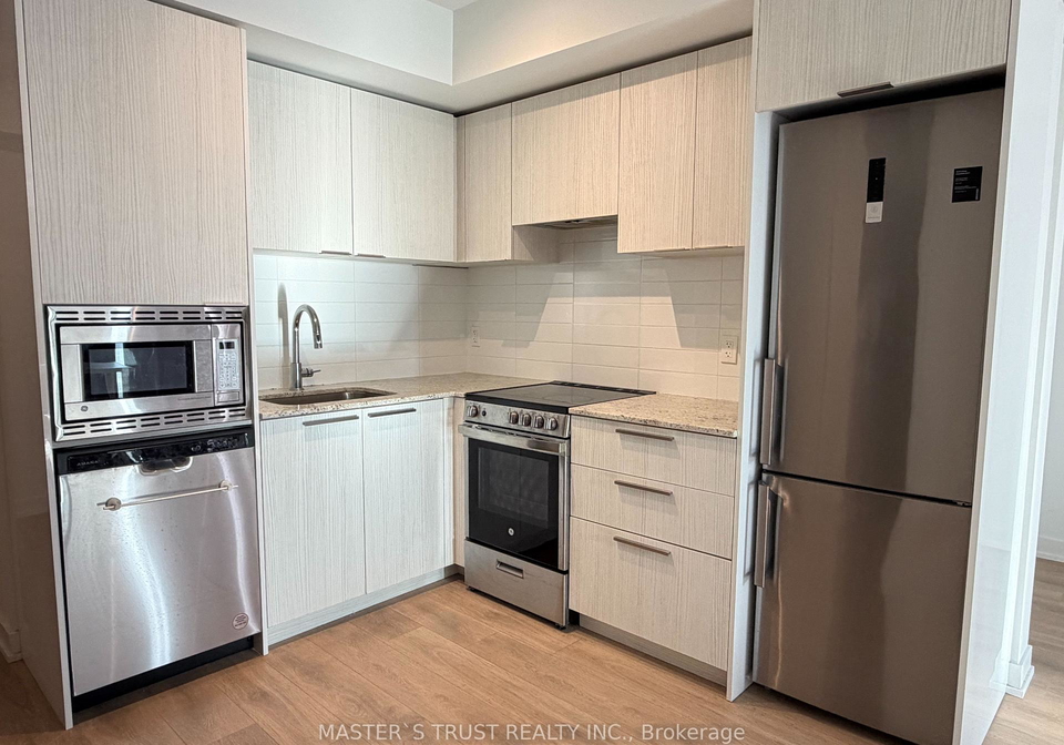 501-yonge-street-toronto-ontario-c13075608