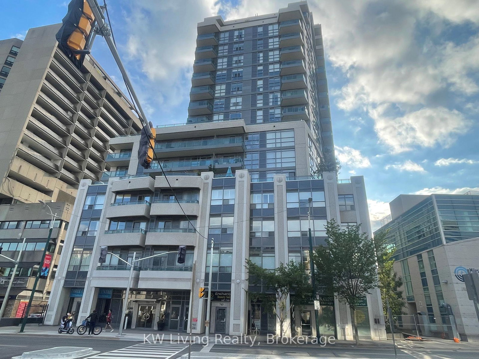 736-spadina-avenue-toronto-ontario-c13075620