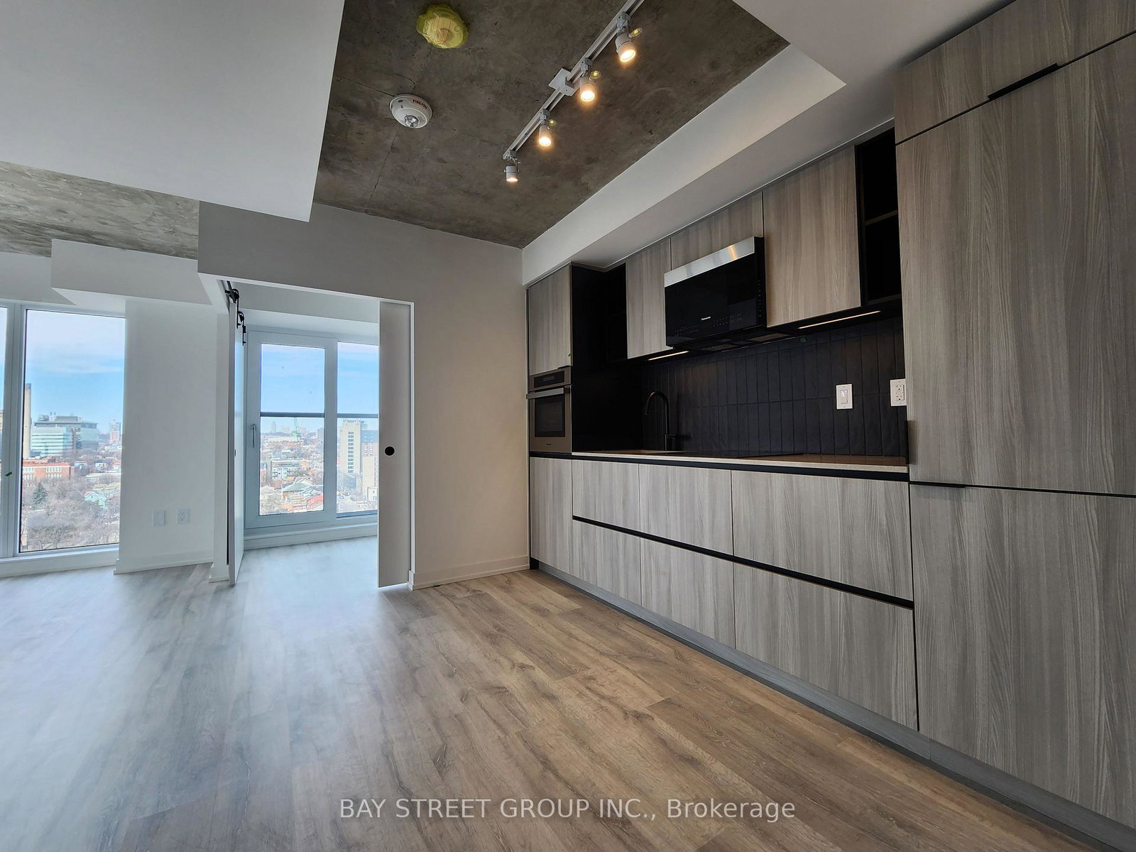 2-augusta-avenue-toronto-ontario-c13076078
