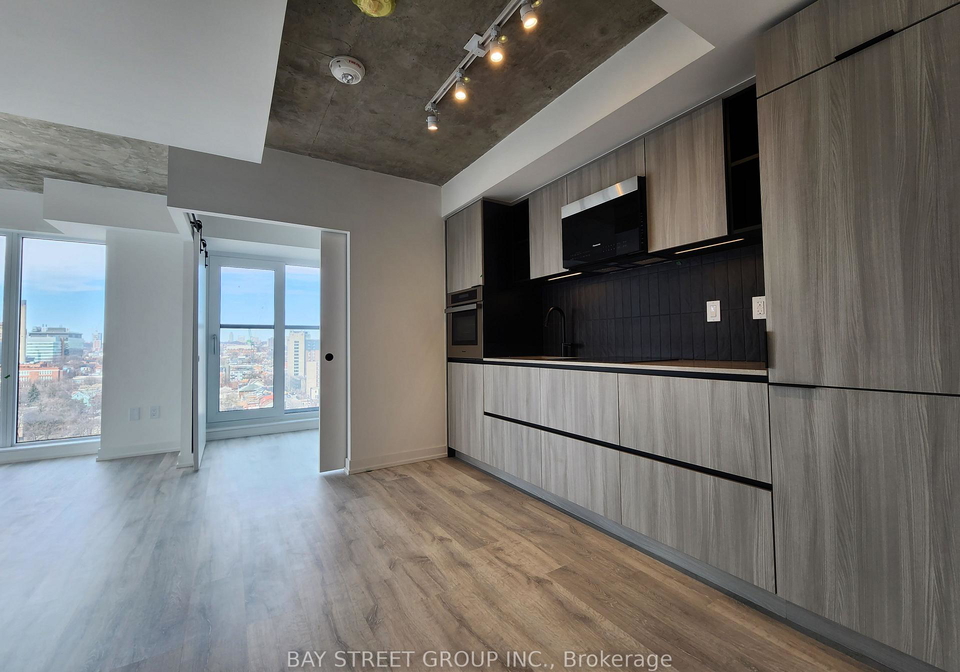 2-augusta-avenue-toronto-ontario-c13076078