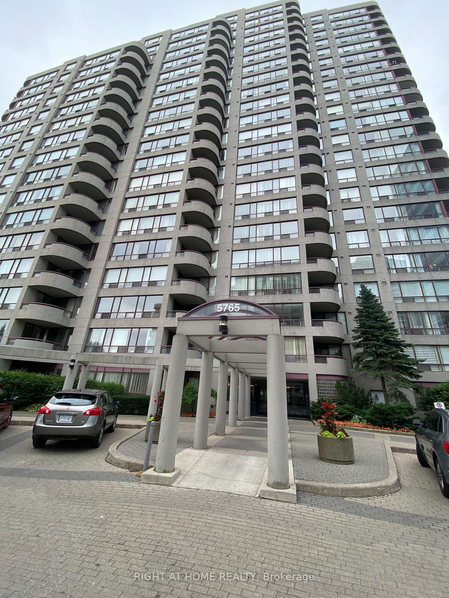 5765-n-yonge-street-n-north-york-ontario-c13076226