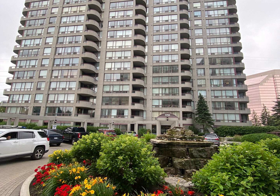 5765-n-yonge-street-n-north-york-ontario-c13076226