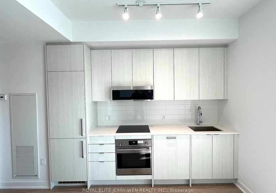250-lawrence-avenue-w-toronto-ontario-c13076230