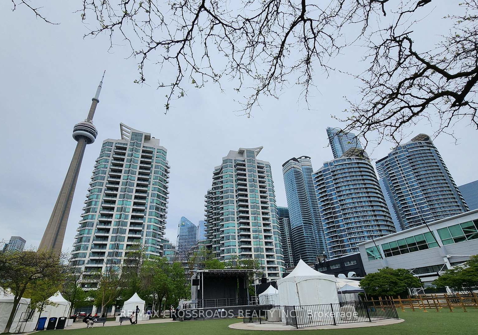 228-queens-quay-w-toronto-ontario-c13076240