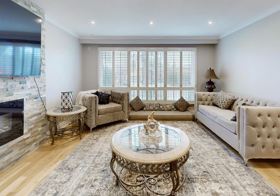 9-fairchild-avenue-toronto-ontario-c13076254