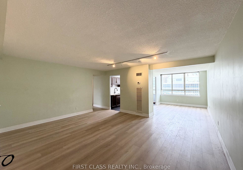 633-bay-street-toronto-ontario-c13076316