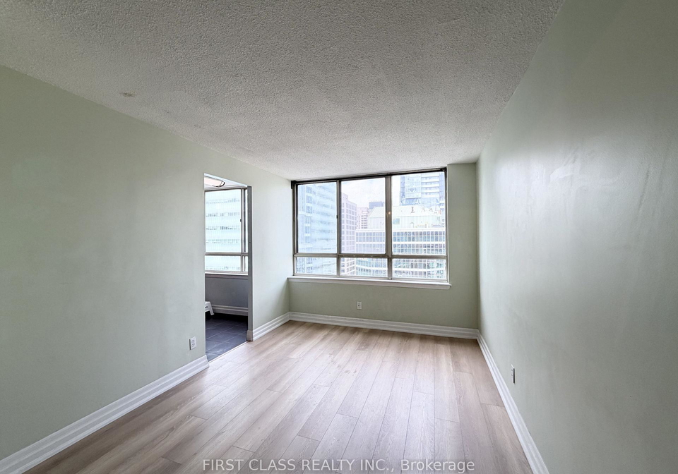633-bay-street-toronto-ontario-c13076316