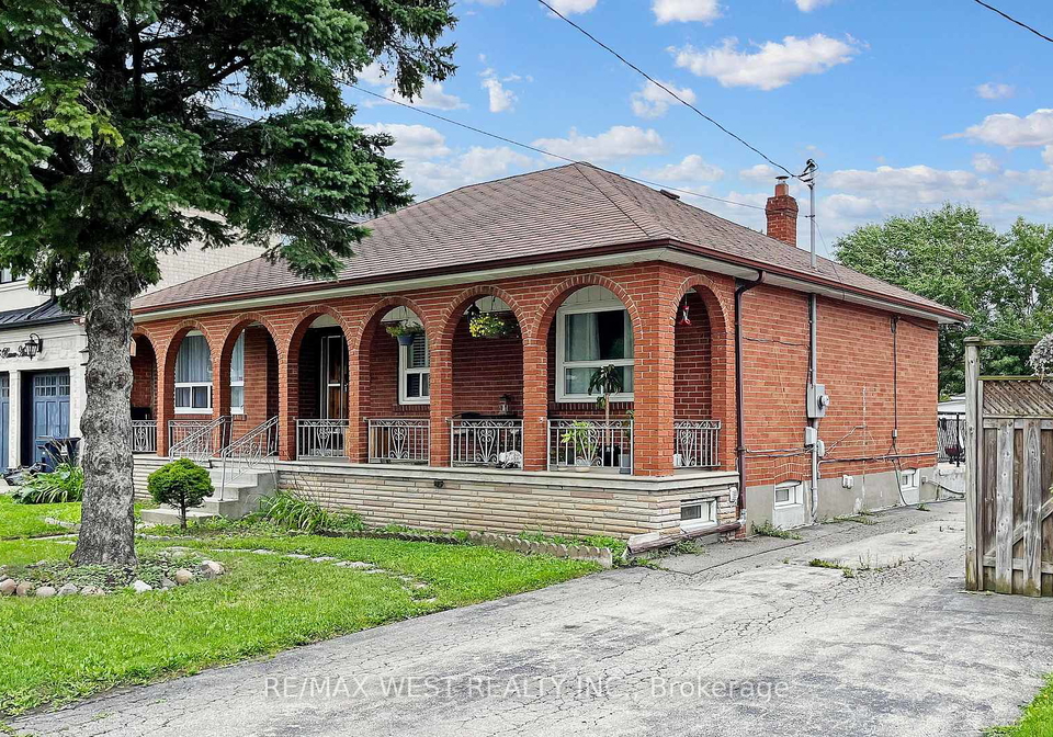 139-ranee-avenue-toronto-ontario-c13077222