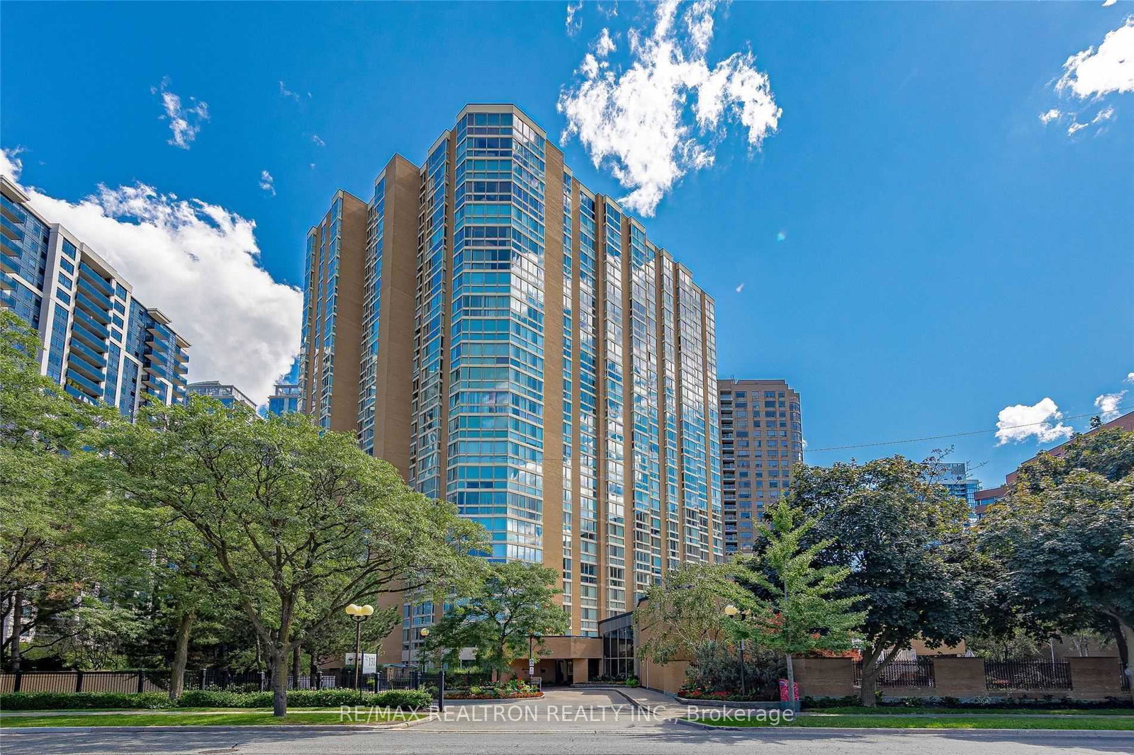 131-beecroft-avenue-toronto-ontario-c13077248