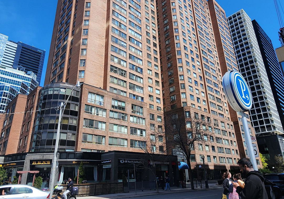 633-bay-street-toronto-ontario-c13077450