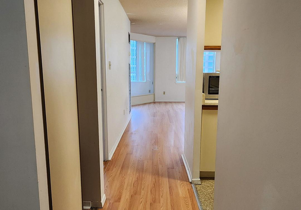 633-bay-street-toronto-ontario-c13077450