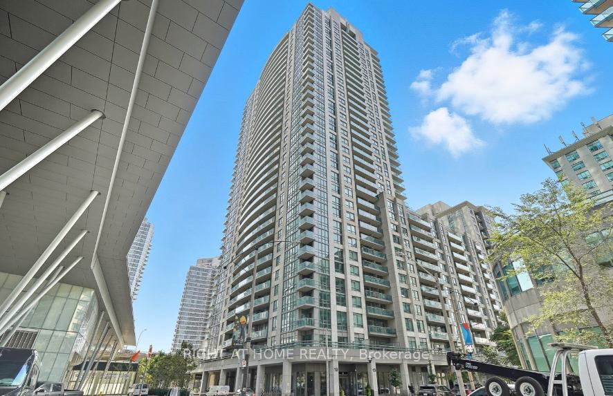 19-grand-trunk-crescent-toronto-ontario-c13078008