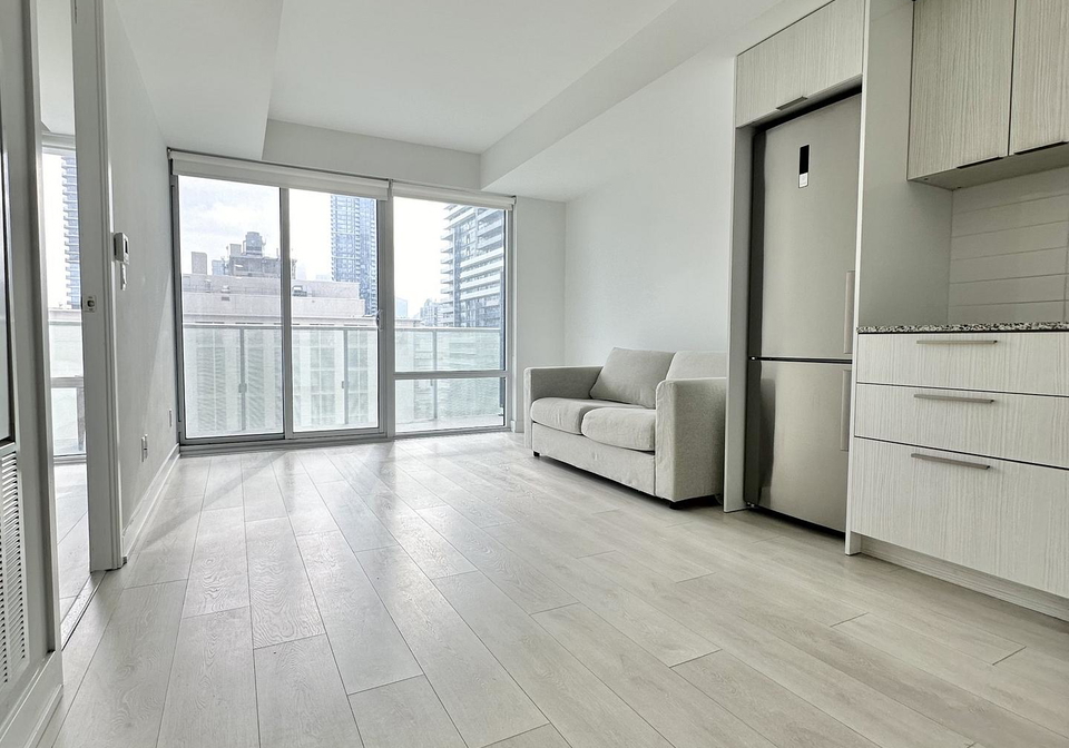 501-yonge-street-toronto-ontario-c13078306