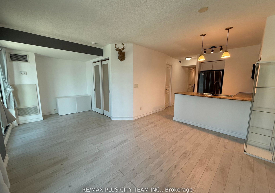 18-yonge-street-toronto-ontario-c13078454