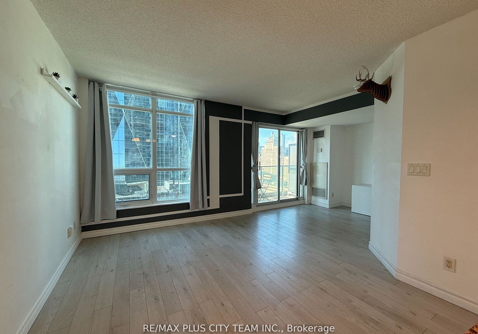 18-yonge-street-toronto-ontario-c13078454