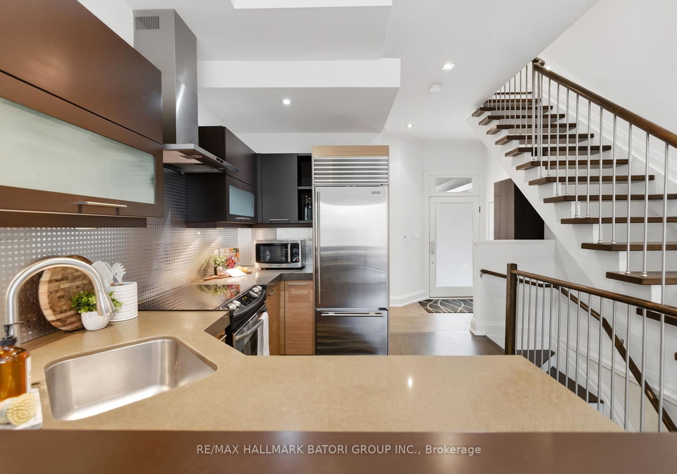 24a-oxton-avenue-toronto-ontario-c13079154