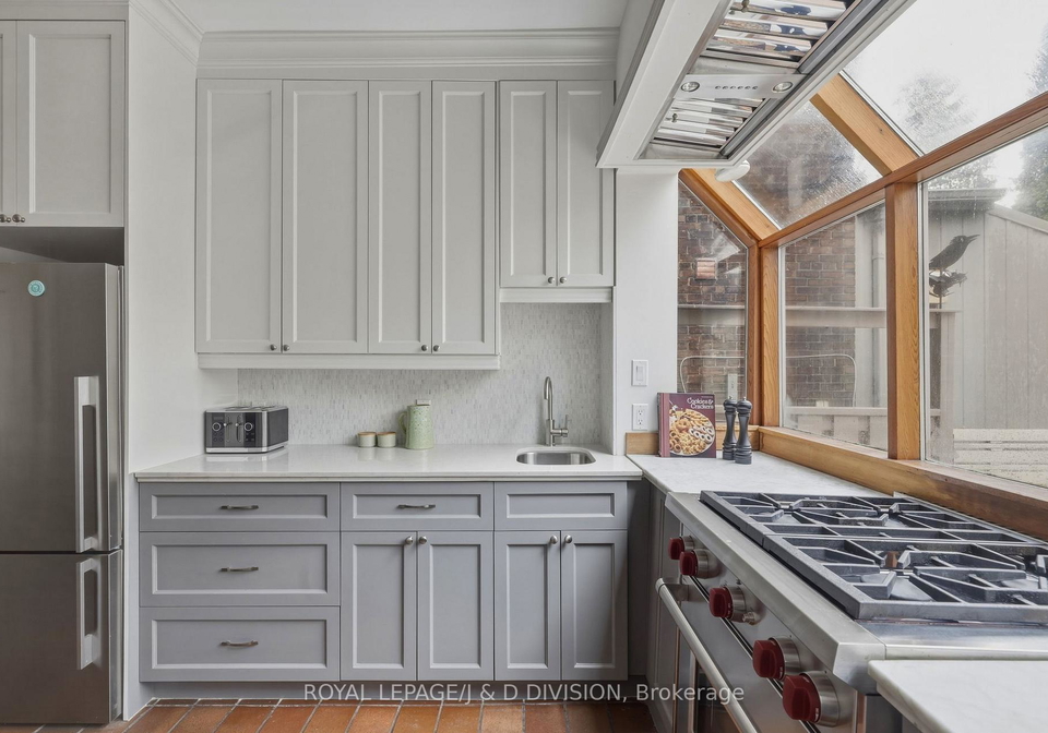 18-tranby-avenue-toronto-ontario-c13079518