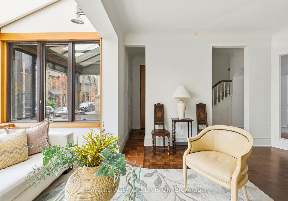 18-tranby-avenue-toronto-ontario-c13079518