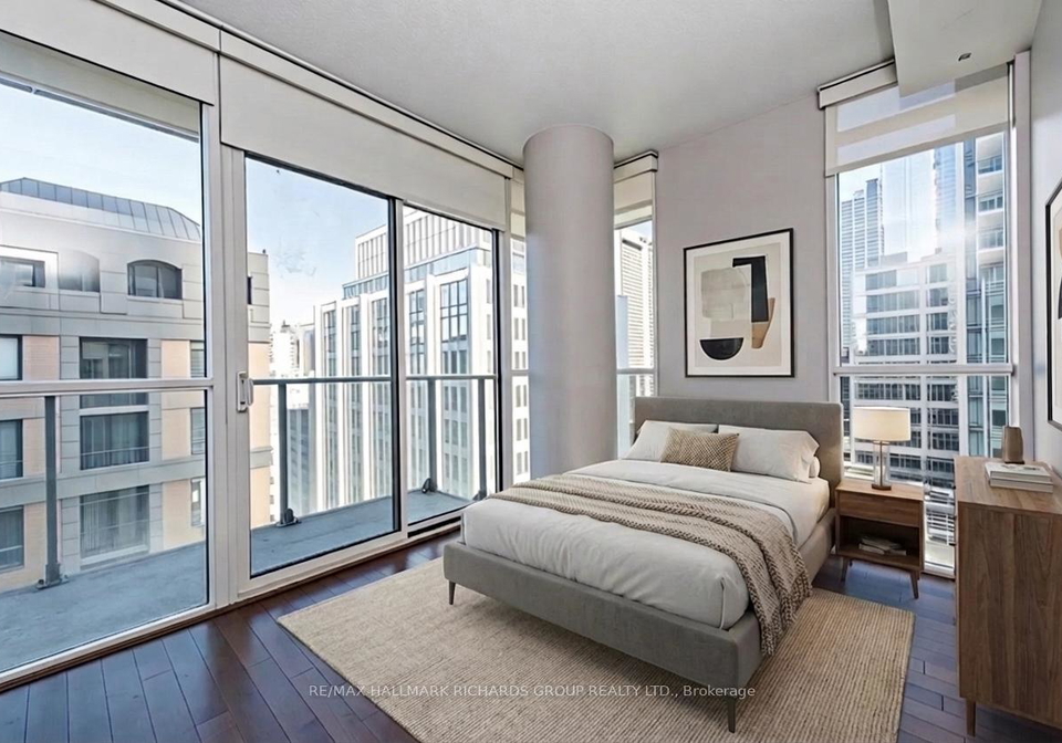 126-simcoe-street-toronto-ontario-c13079794