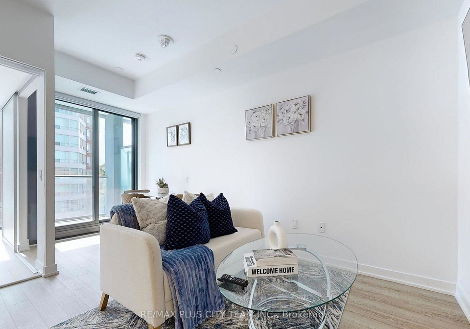 250-lawrence-avenue-w-toronto-ontario-c13080638