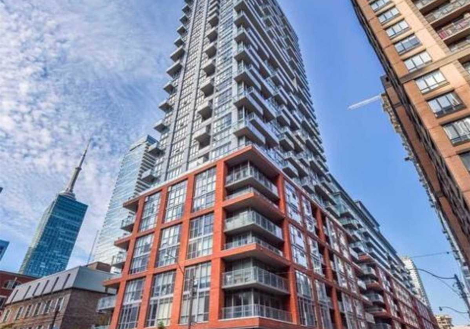 126-simcoe-street-toronto-ontario-c13080774