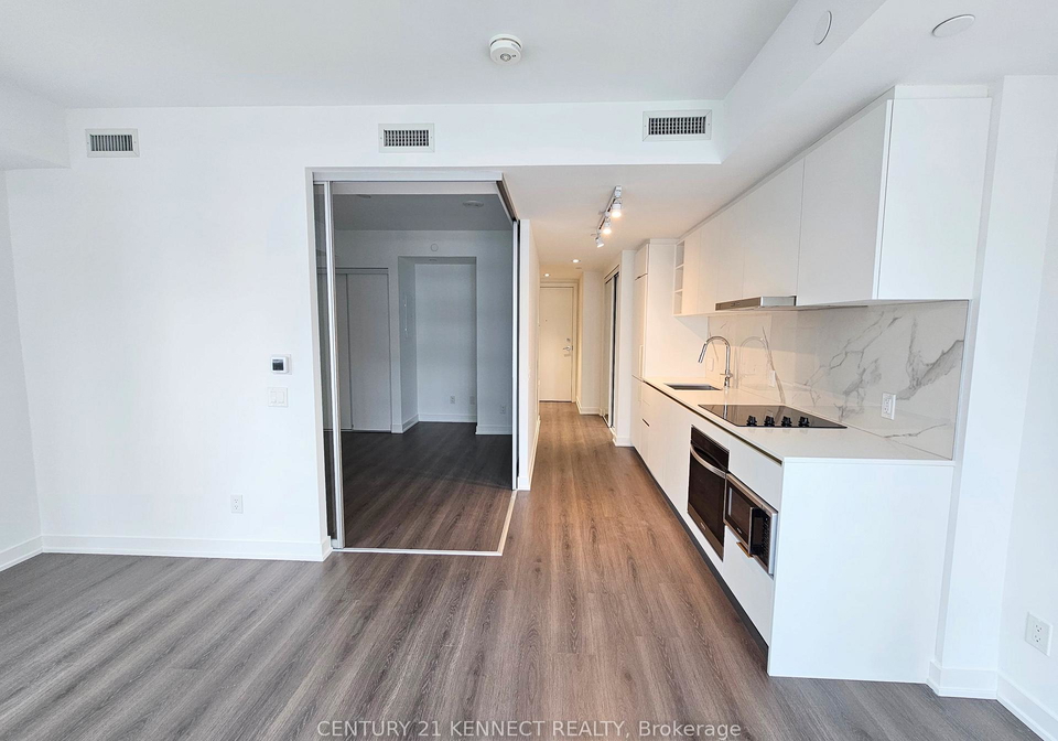 8-wellesley-street-w-toronto-ontario-c13080854