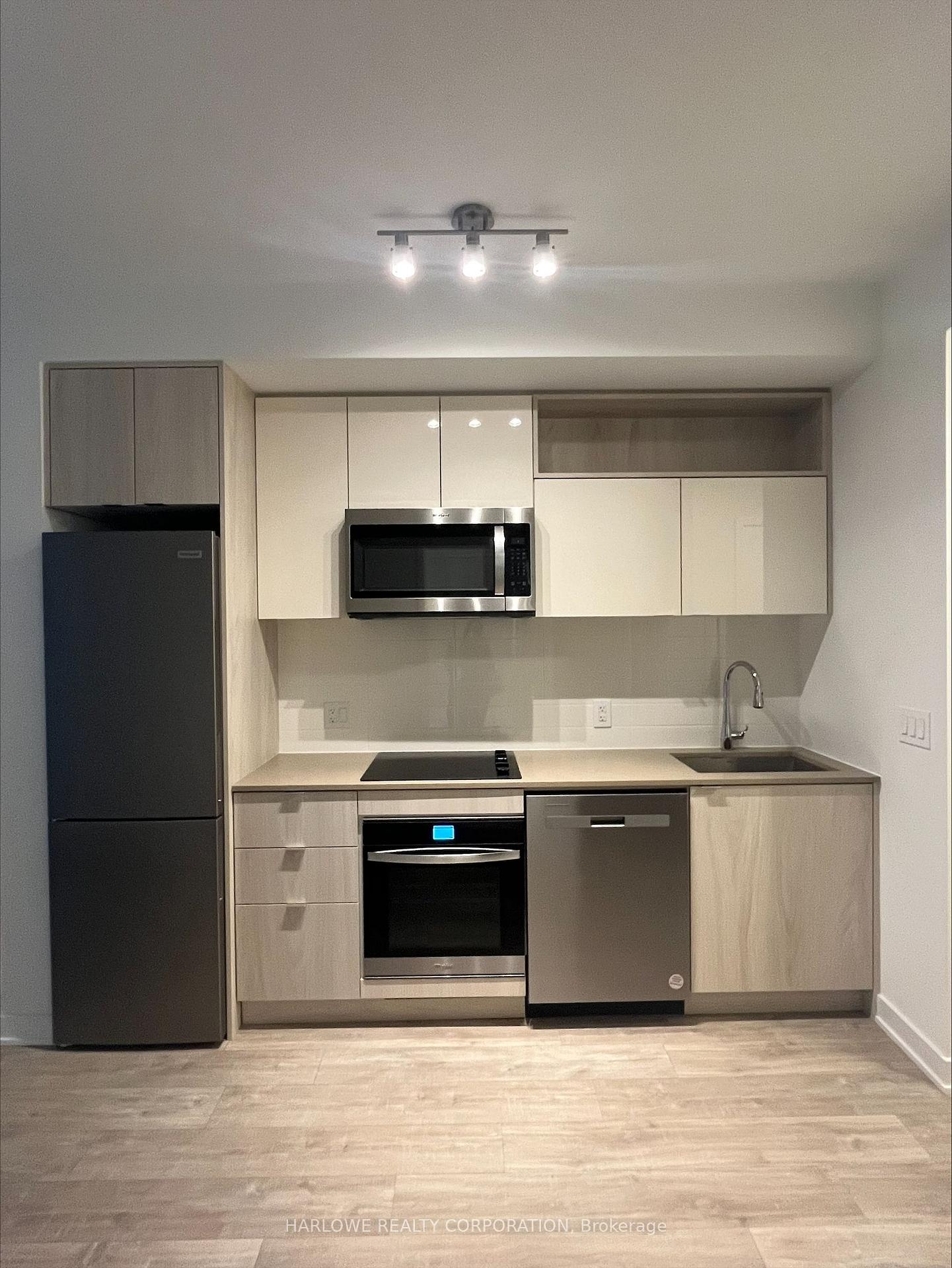60-princess-street-toronto-ontario-c13081072