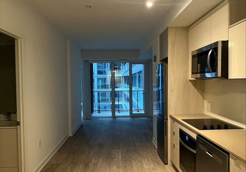 60-princess-street-toronto-ontario-c13081072