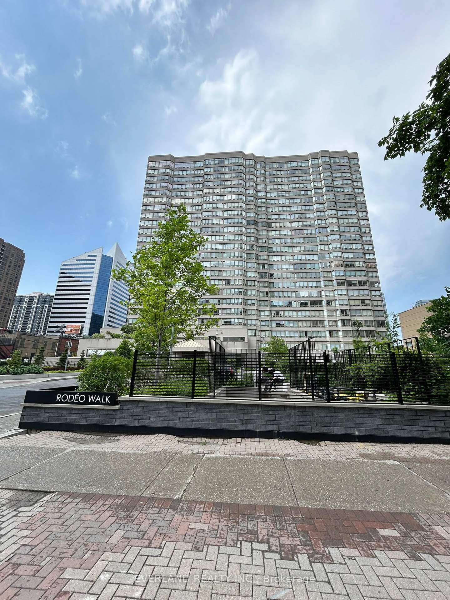 30-greenfield-avenue-e-north-york-ontario-c13081532