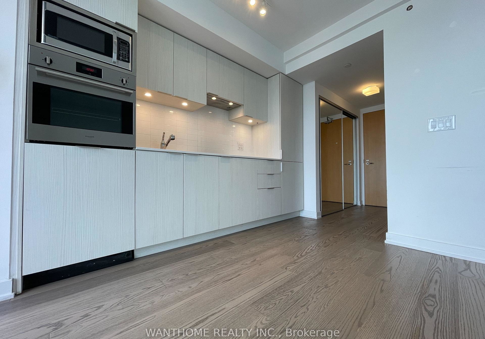 11-wellesley-street-w-toronto-ontario-c13081838