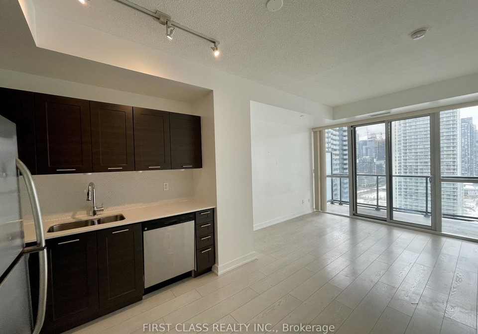 20-bruyeres-mews-toronto-ontario-c13081886