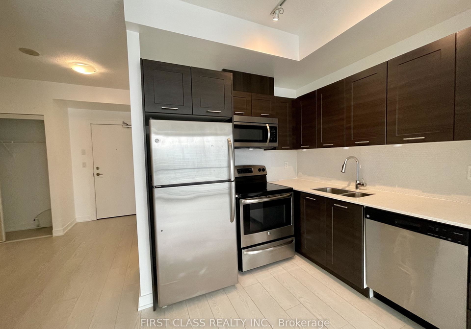 20-bruyeres-mews-toronto-ontario-c13081886