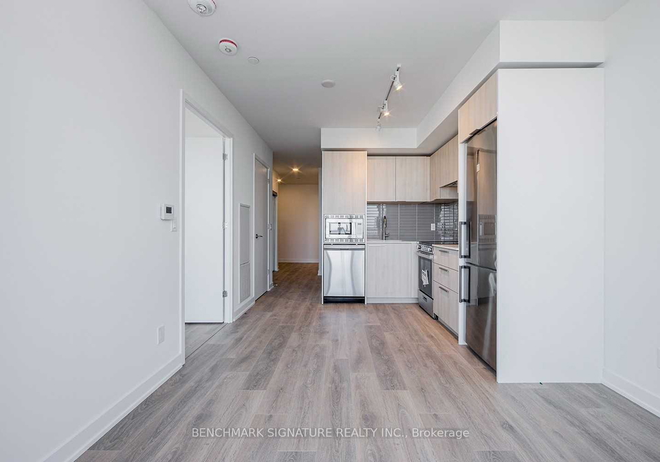 501-yonge-street-toronto-ontario-c13082054