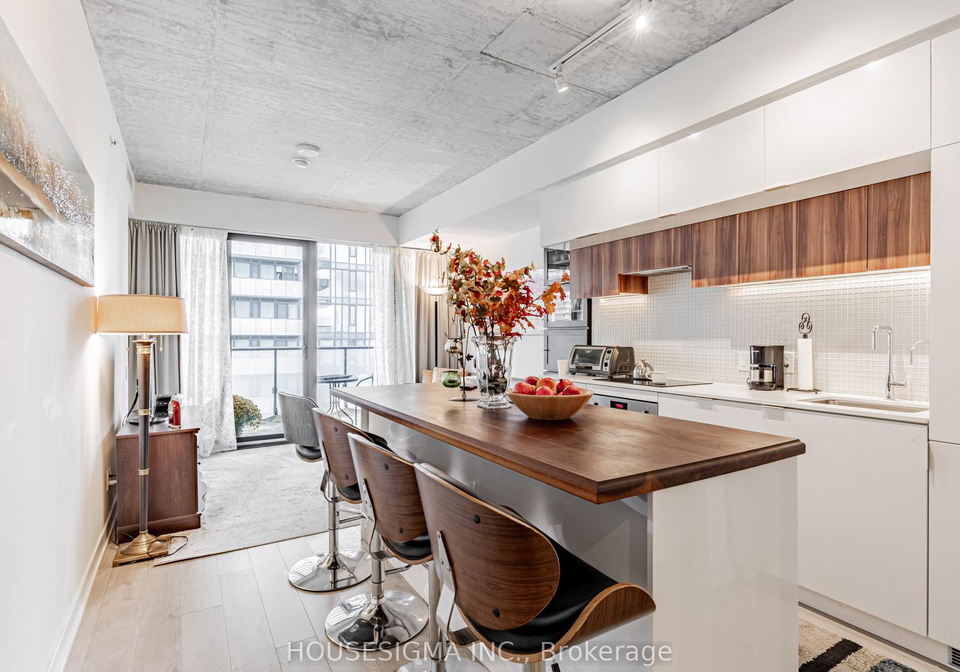 185-roehampton-avenue-toronto-ontario-c13082282